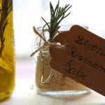 Zitronen-Rosmarin-Salz und Öl selber machen