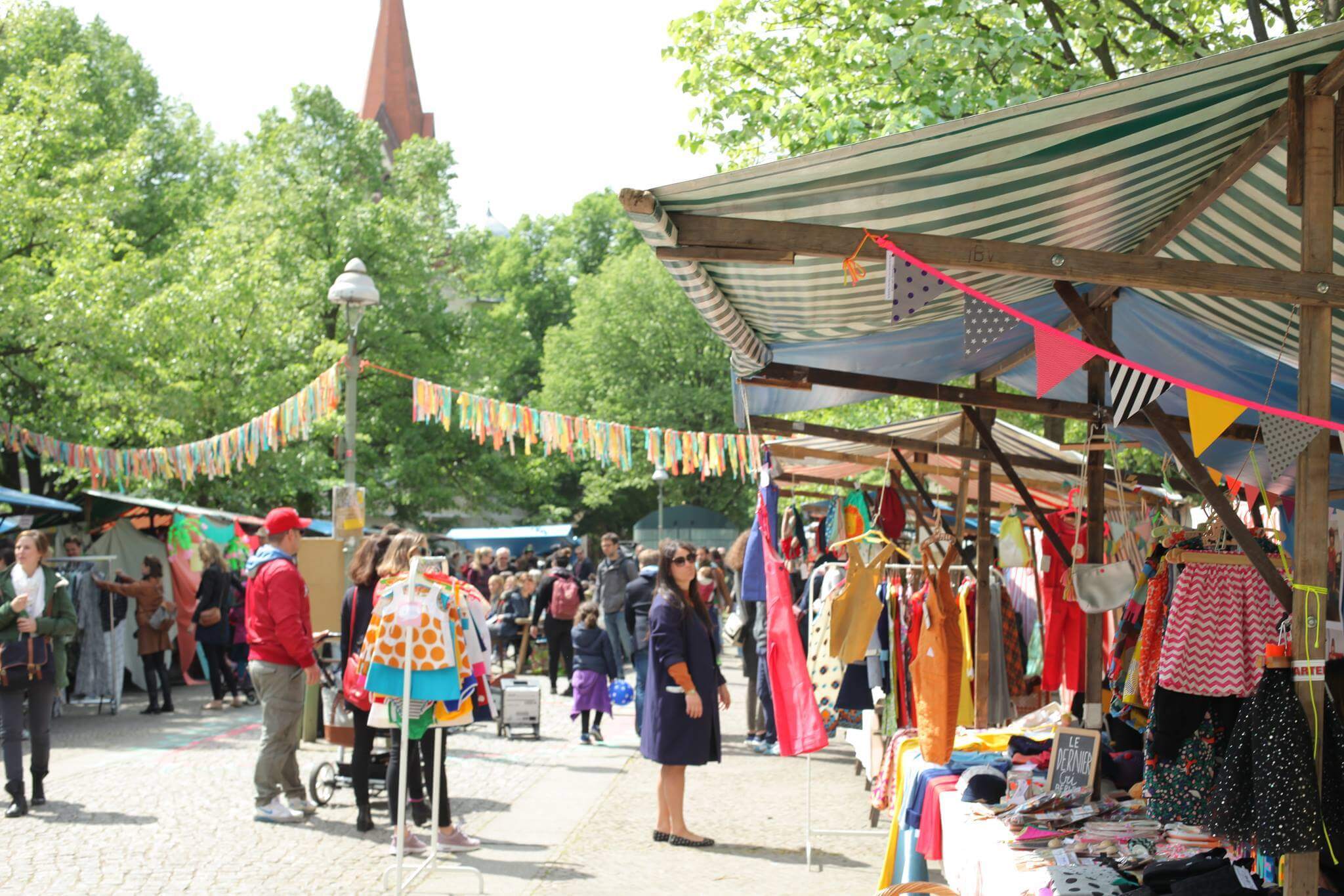 Berlin Neukölln: Flohmarkt Fesche Lotte