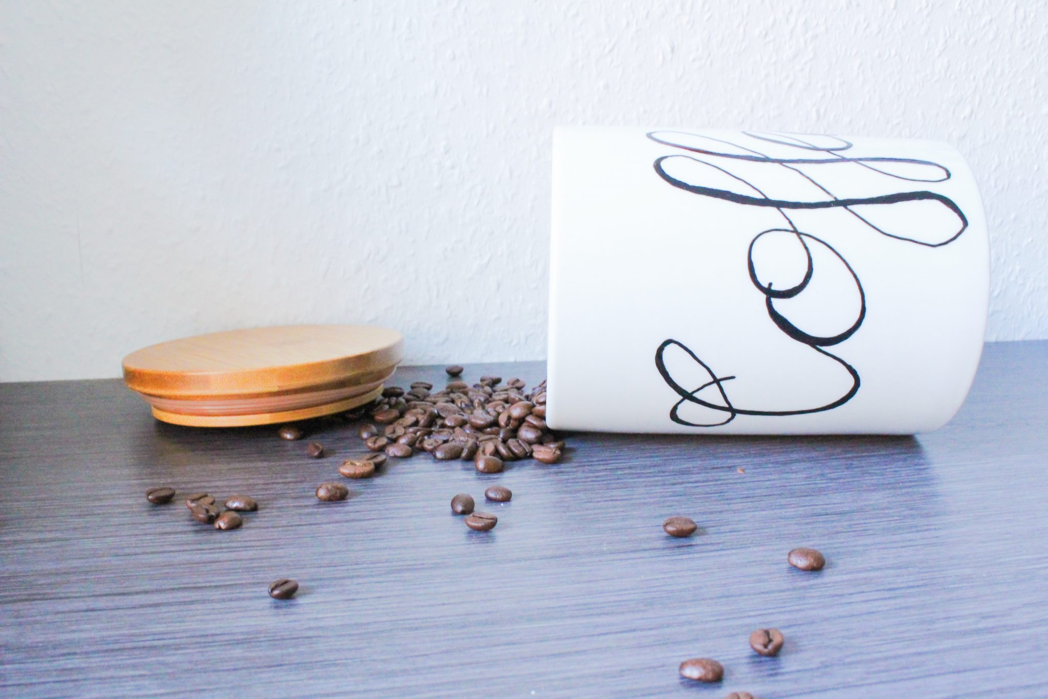 DIY Kaffeedose aus Porzellan mit Lettering